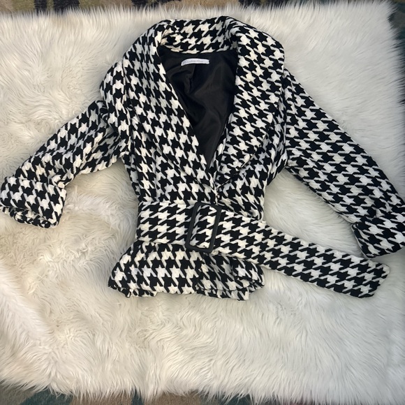 Charlotte Russe Jackets & Blazers - Charlotte Russe Black and White Houndstooth Blazer